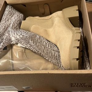 Steve Madden hayle sand suede ankle boot NEW size 9